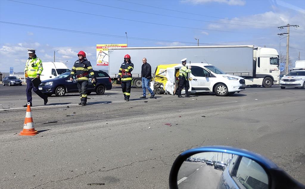 Un nou accident pe DN1, la intersecția cu drumul spre Florești. O persoană a fost rănită