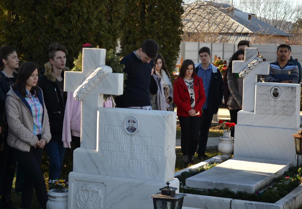 Câmpinenii uciși la revoluție au fost comemorați la Cimitirul Eroilor