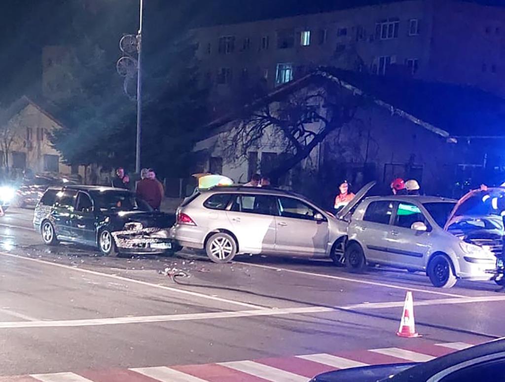 Trei mașini implicate într-un accident la Câmpina