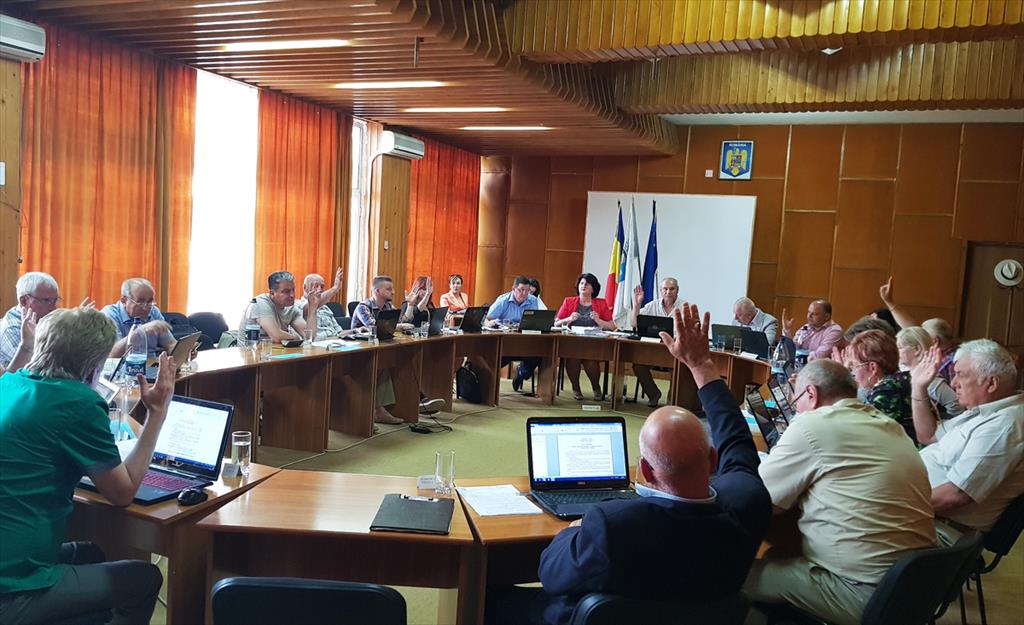 Consiliul Local Câmpina a suplimentat suma alocată realizării documentației aferente proiectului de extindere și modernizare a iluminatului public
