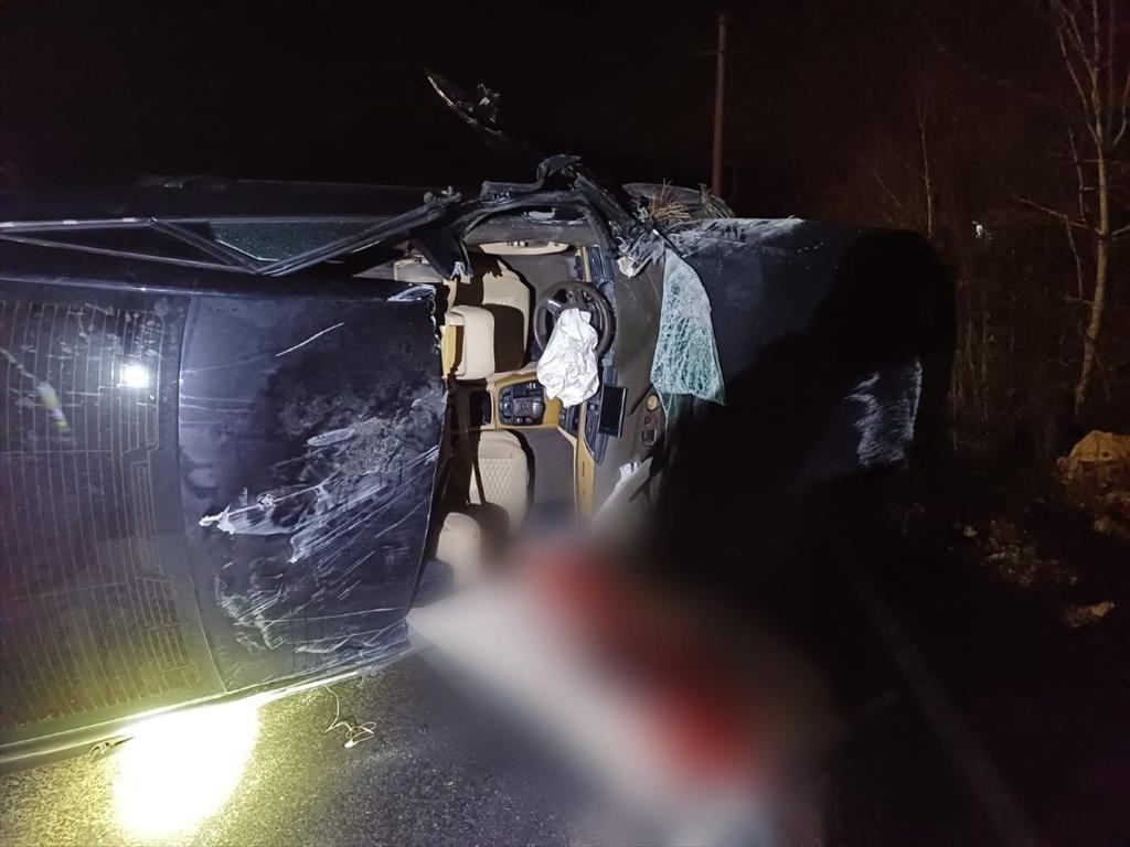 Accident pe DN1, la Cornu. Trei persoane au ajuns la spital, după ce o mașină s-a răsturnat