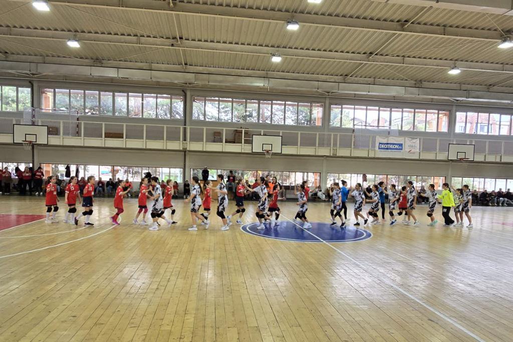 Handbal feminin, juniori sub 13 ani. O victorie și o înfrângere pentru CS Câmpina