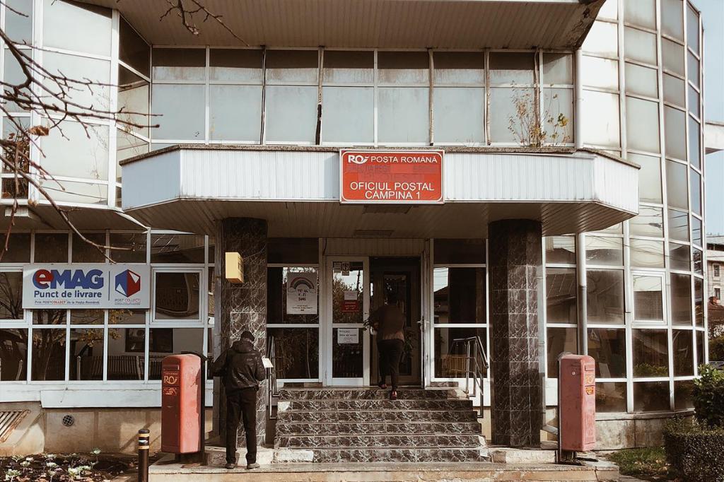 Serviciu nou la Poșta Română: depuneri în numerar direct pe carduri bancare