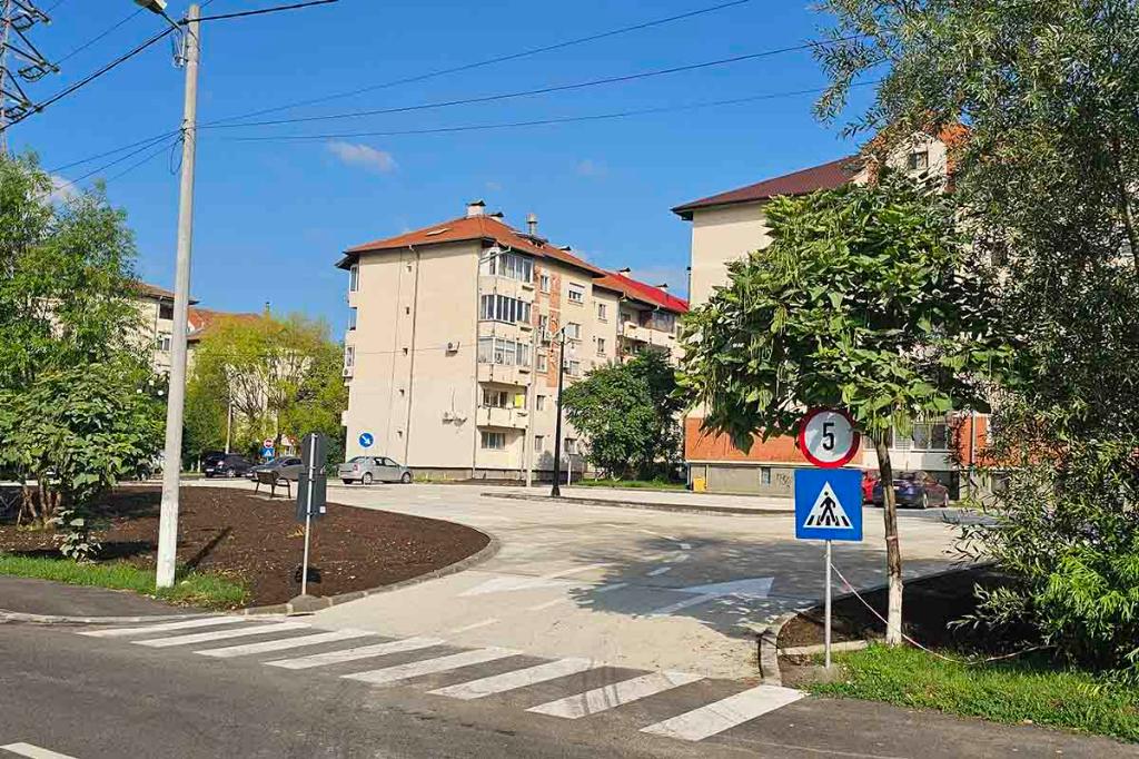 35 locuri noi de parcare în spațiul amenajat pe Strada Erupției