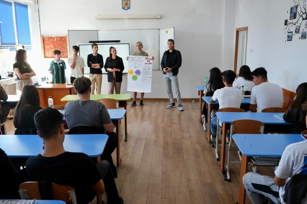 Tinerii și sănătatea mintală - proiect derulat la Valea Doftanei, prin programul Erasmus+, de Asociația Beehive