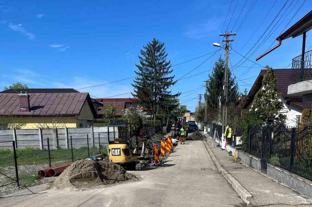 Pe Strada Petre Liciu, din Câmpina, au început lucrările de reparații la colectorul de canalizare pluvială