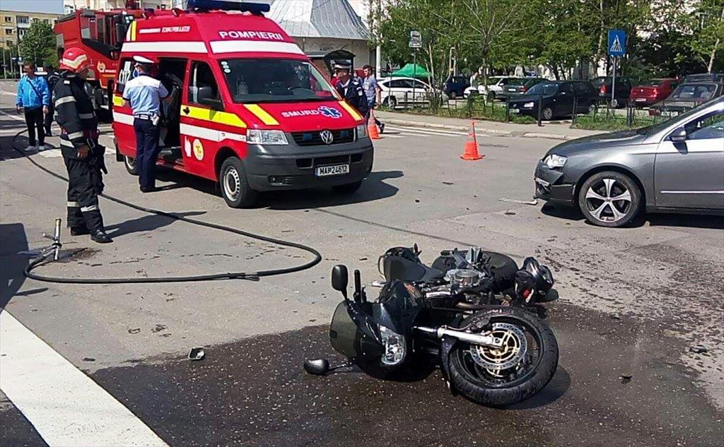 Motociclist rănit în urma unui accident produs în Câmpina, pe Strada Orizontului