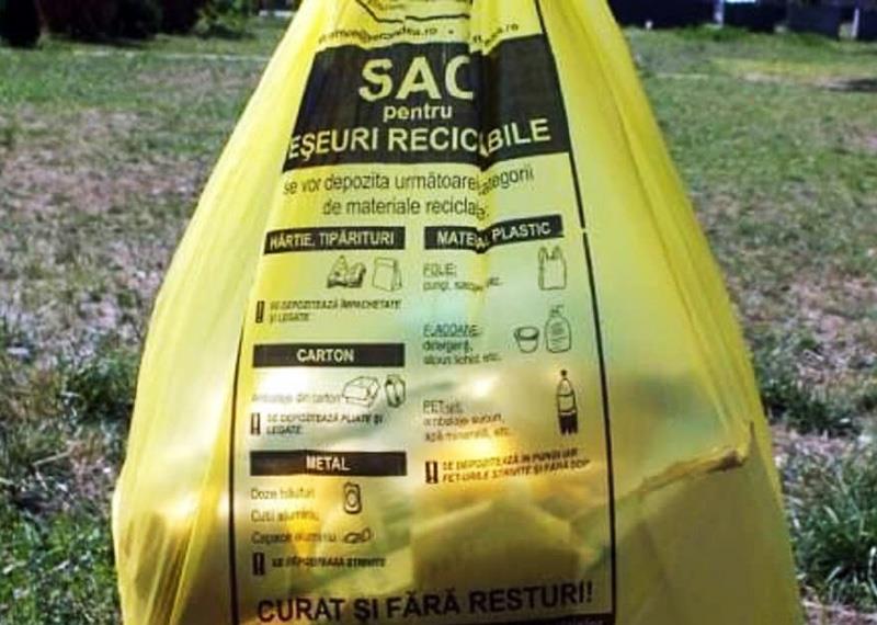 Din februarie, câmpinenii care locuiesc la case vor primi la domiciliu saci pentru colectarea selectivă a deșeurilor
