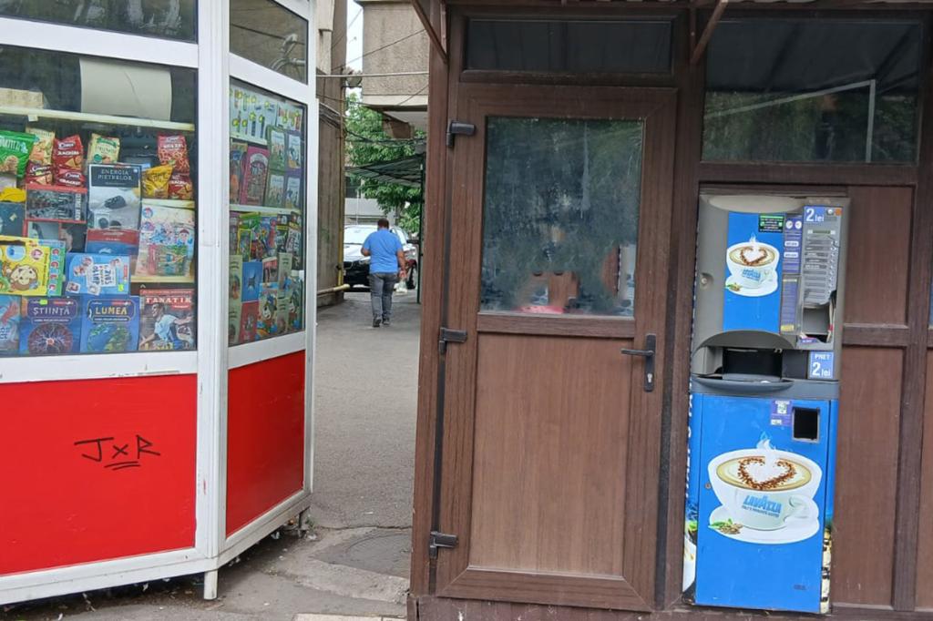 La ”Salcie”, două chioșcuri urâte, nefuncționale și care blochează și accesul