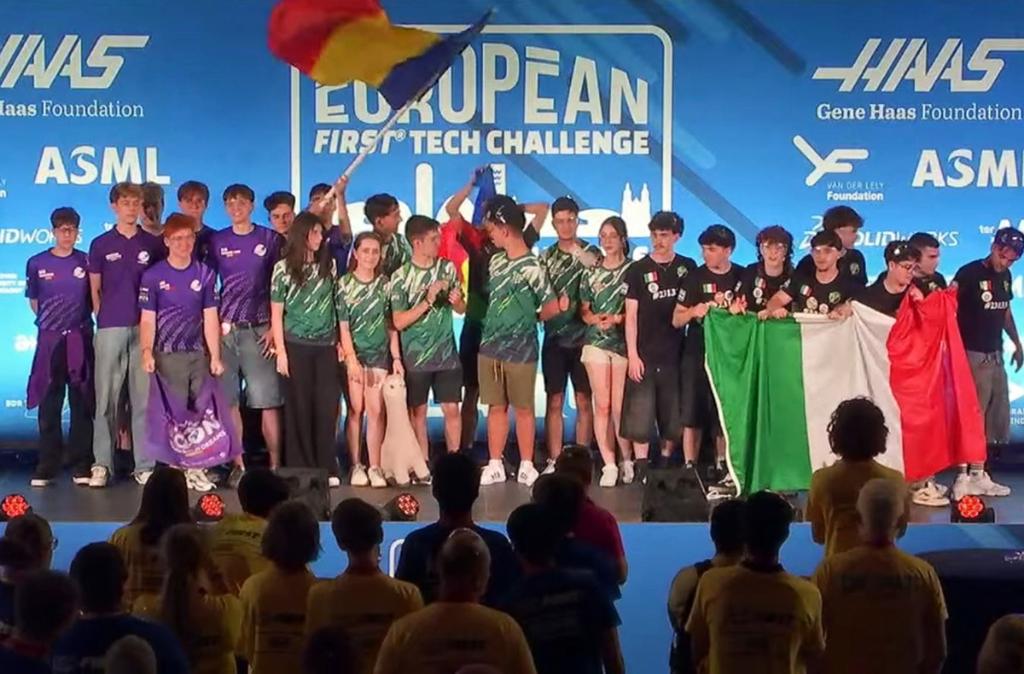 TEAM UNDEFINED Câmpina a câștigat Europenele de robotică din Olanda și locul al II-lea la categoria Connect Award