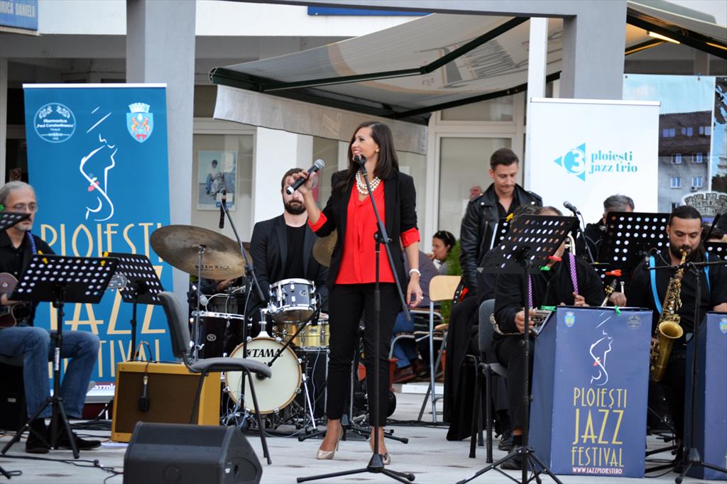 Concert pentru suflet, oferit câmpinenilor de Nadia Trohin și Ploiești Big Band Jazz Society