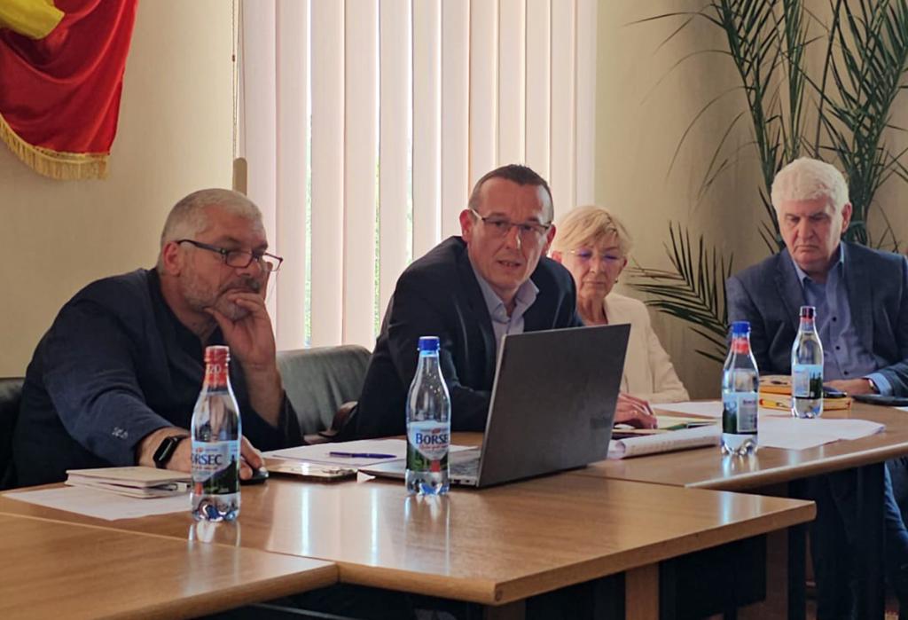 “Turnul înclinat” din Câmpina intră, în sfârșit, într-o procedură administrativă concretă: s-au aprobat banii pentru documentații și expropriere