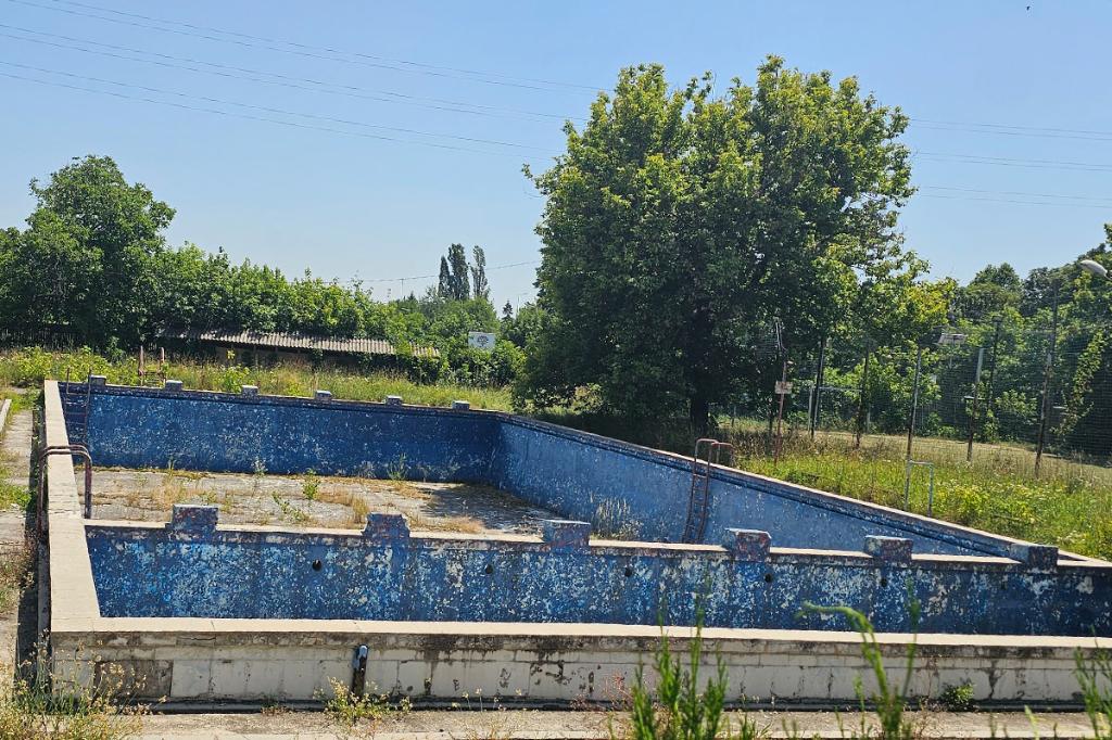 După două încercări nereușite, se modifică unele condiții pentru concesionarea ștrandului de la Casa Tineretului