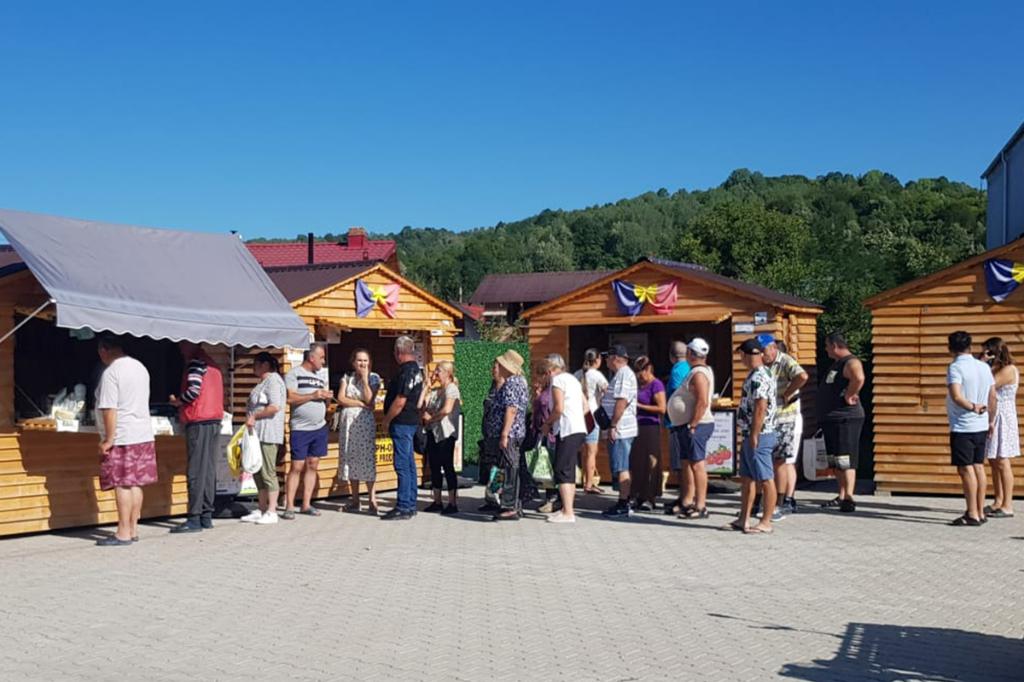 Piața de weekend din Provița de Jos - porți către gustul autentic românesc