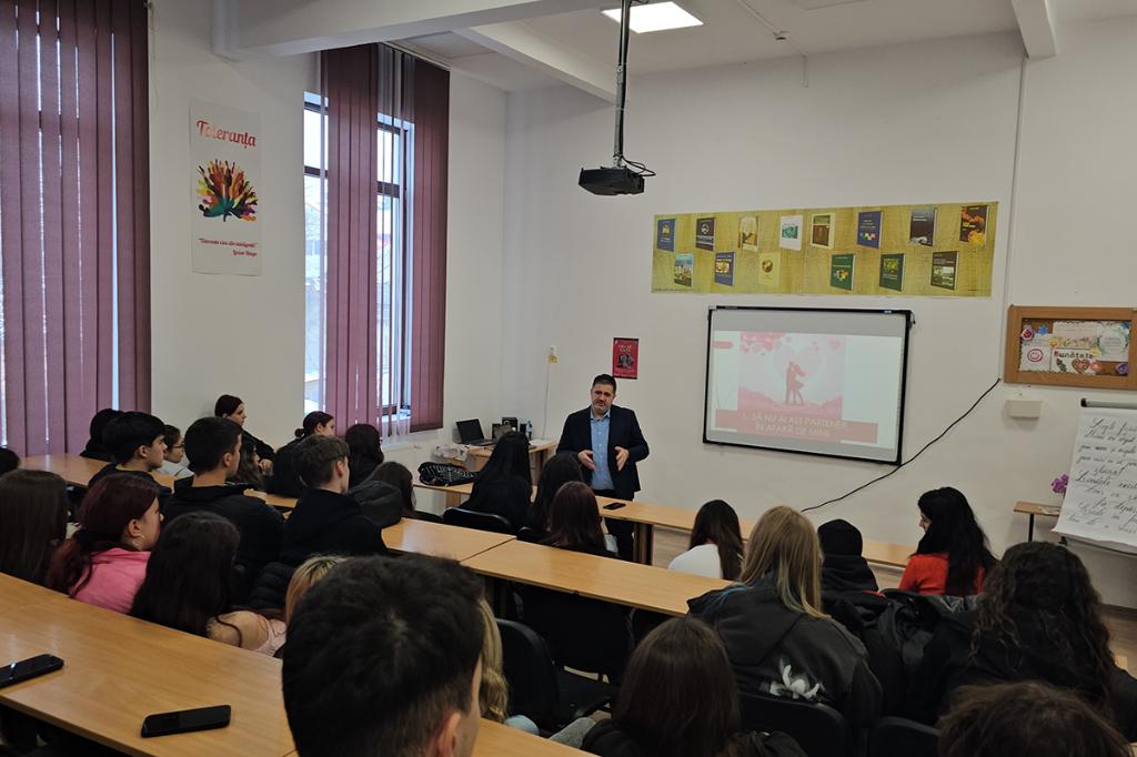 „Decalogul iubirii”, o conferință pentru liceeni susținută de profesorul Nicolae Geantă