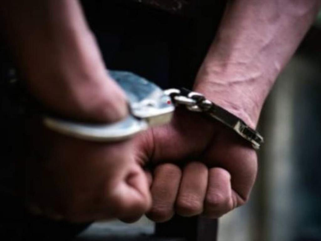 Un bărbat din Valea Doftanei a fost reținut de polițiști fiind bănuit că a sustras bijuterii și bani dintr-o casă din Ploiești