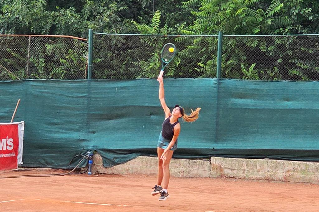 Turneu interațional de tenis la Câmpina. Avem tabloul aproape complet al sferturilor la simplu și al semifinalelor la dublu