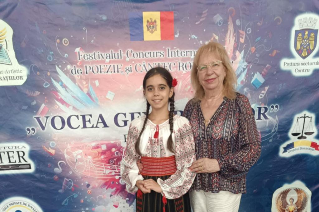 Maria Antonia Robescu, de la Grupul ”Florile Prahovei” Câmpina, a obținut două premii la concursul ”Vocea generațiilor” de la Chișinău
