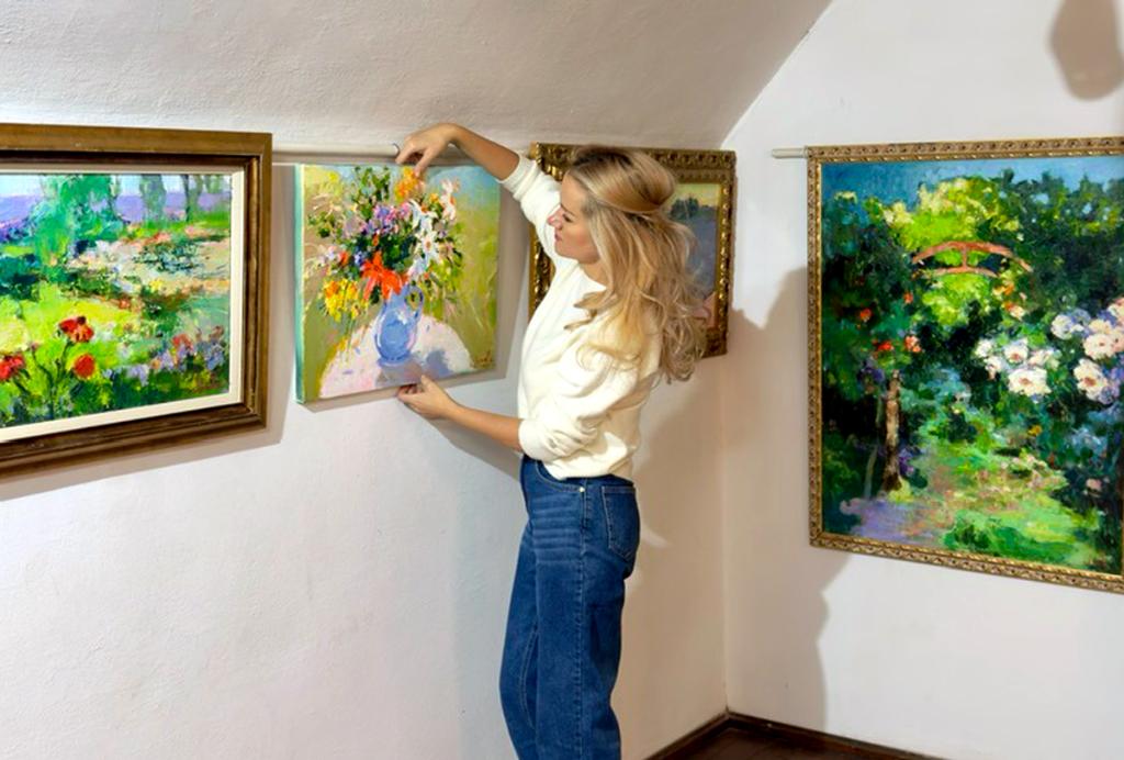 Expoziția Mariei Jardă, o frumoasă pată de culoare într-o perioadă grea pentru Câmpina. Acasă la Grigorescu...