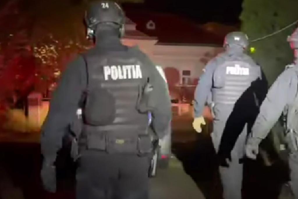 Percheziții la Câmpina. Mai multe persoane sunt acuzate de furt calificat
