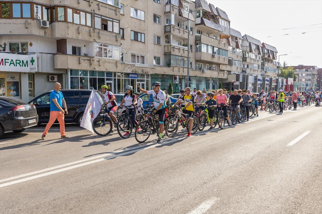 ”Pedalăm cu zâmbete”, un marș al bicicliștilor în cadrul Festivalului CâmpinArtelor și Sporturilor