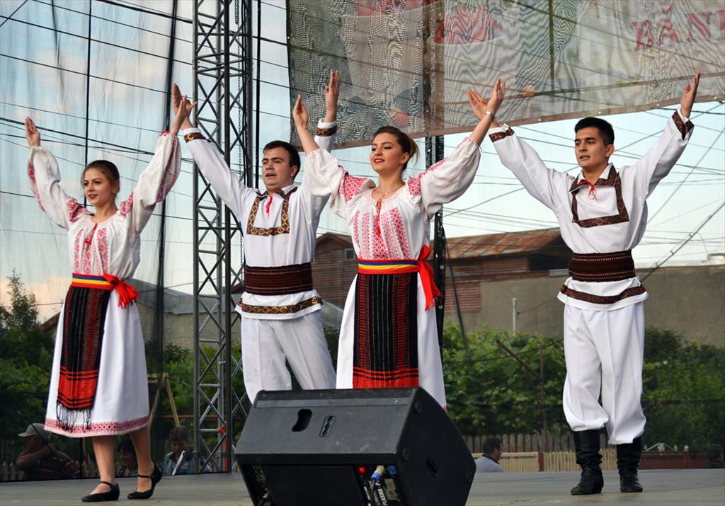 Patru tineri din Basarabia au încântat spectatorii de la Festivalul Cireșelor 2017