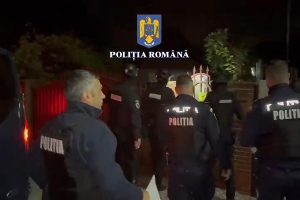 Percheziții în Prahova. Cinci persoane au fost aduse la audieri