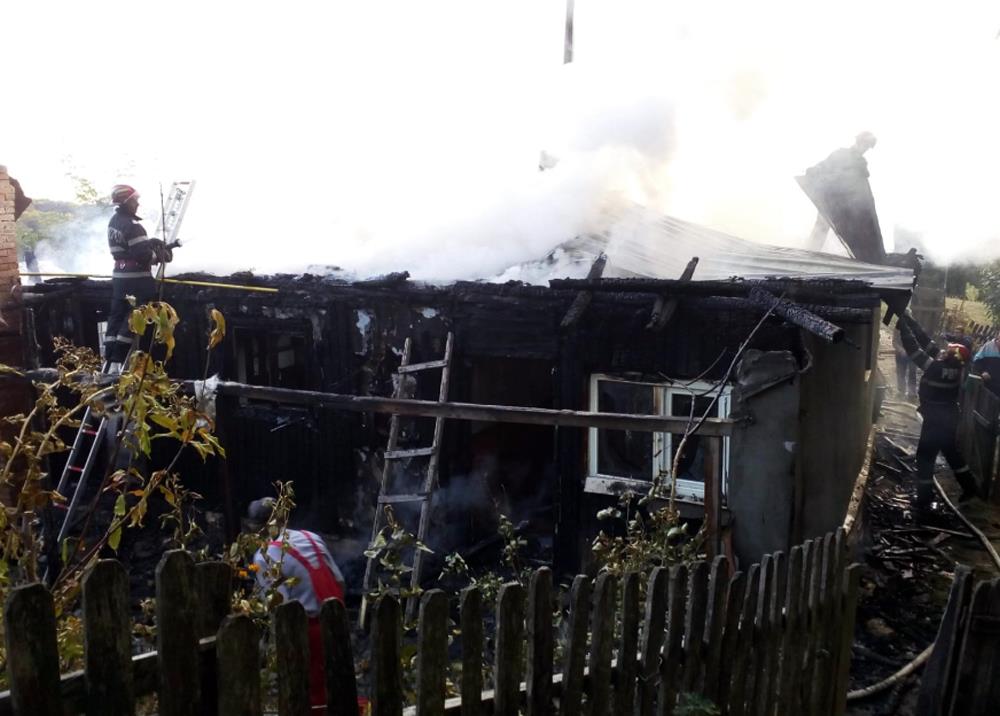 Incendiu la Melicești (Telega). O casă a luat foc din cauza coșului de fum neprotejat termic