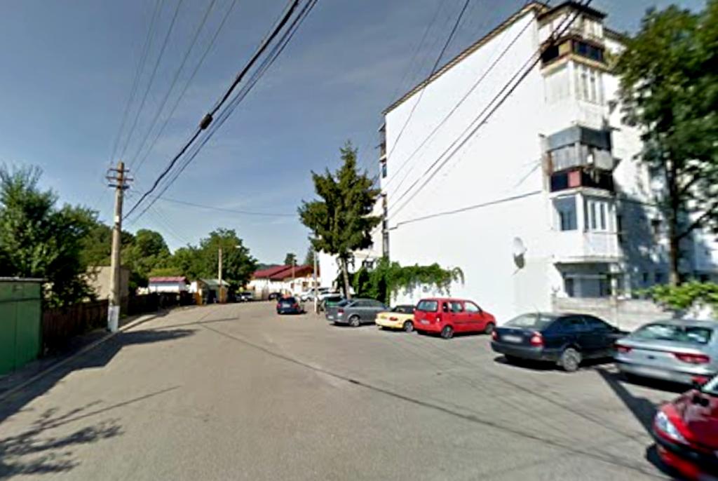 Blocurile de lângă Școala de Poliție Câmpina nu au apă nici acum. Oamenii au intrat în a noua zi fără apă!