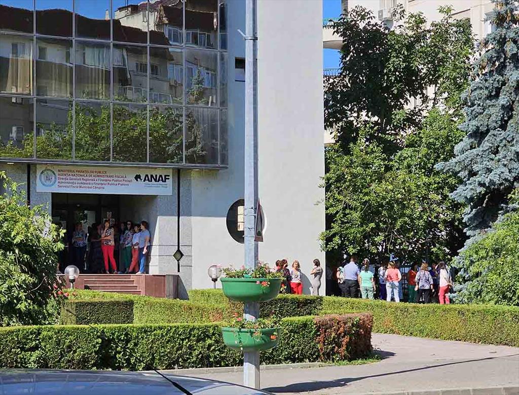 Angajații din Finanțe au protestat și la Câmpina. Care sunt revendicările lor și ce au obținut deja de la Guvern