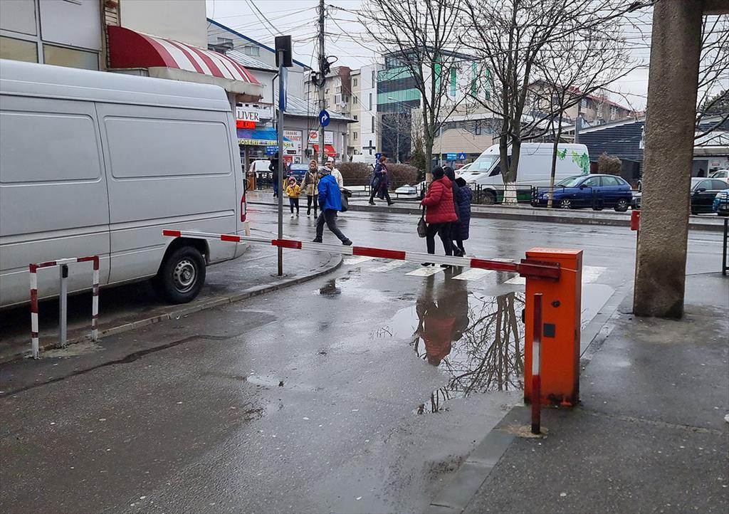 Parcările cu bariere din Câmpina, din nou în discuția Consiliului Local. Cam ca un banc de la Radio Erevan...