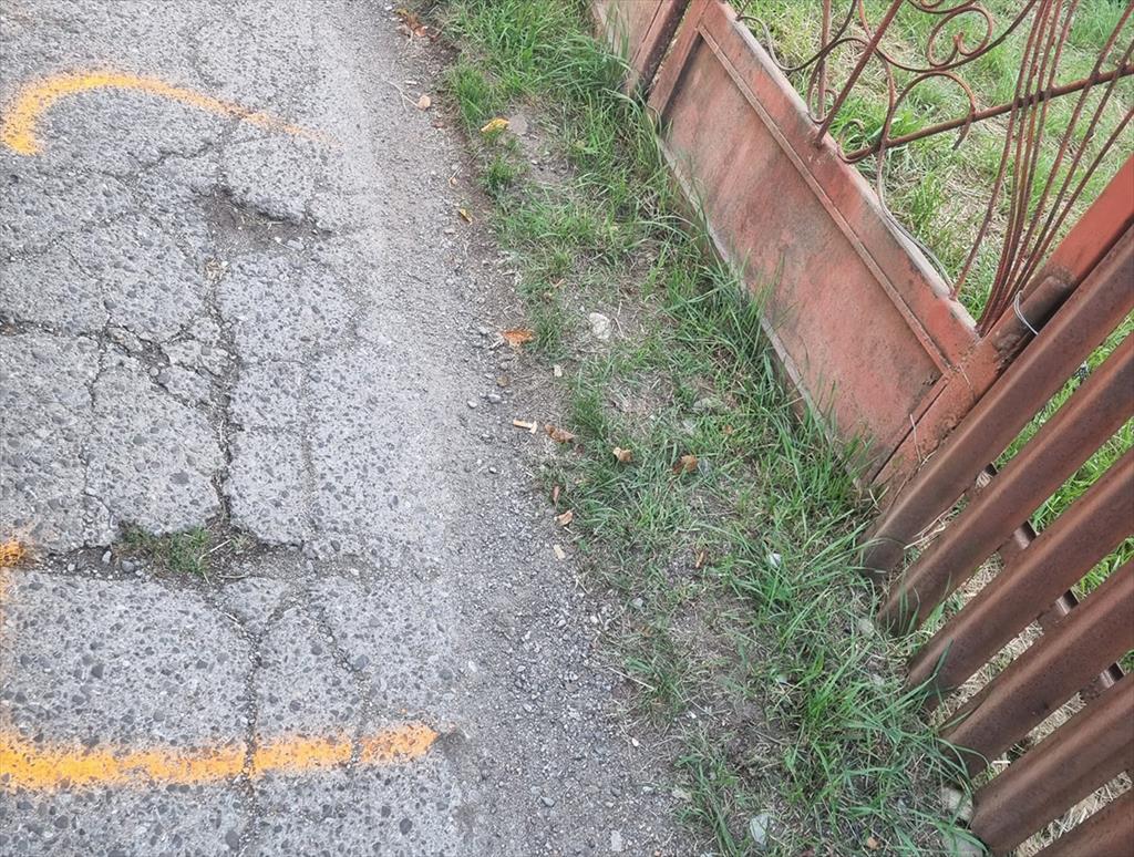 Primim de la cititori. Problema gropilor de pe Strada Bogdan Vasile a rămas nerezolvată
