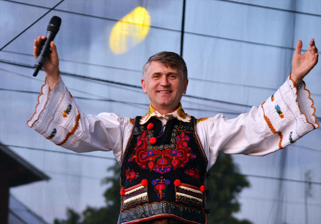 Cântecul lui Cristian Pomohaci, o bucurie pentru cei prezenți la Festivalul Cireșelor de la Bănești