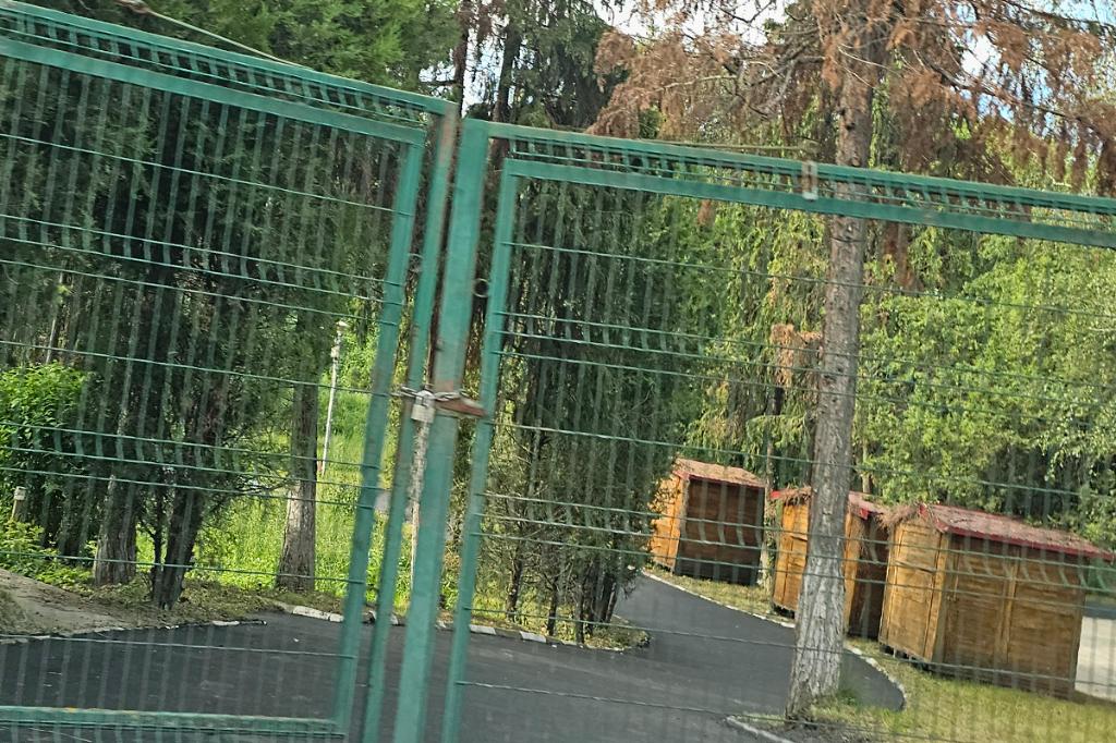 Au fost asfaltate aleile din parcul de pe Strada Oituz, din Câmpina (fostul Mițu-Chițu)