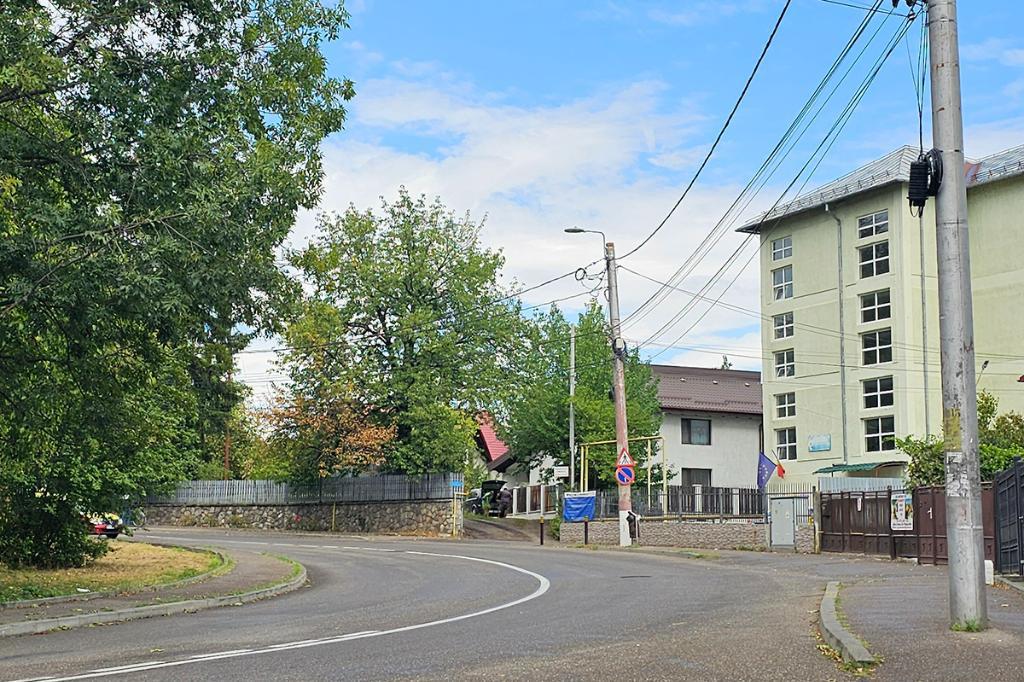 Nu ar fi momentul oportun pentru lărgirea carosabilului pe Bulevardul Carol I în dreptul Școlii ”Cuza”?