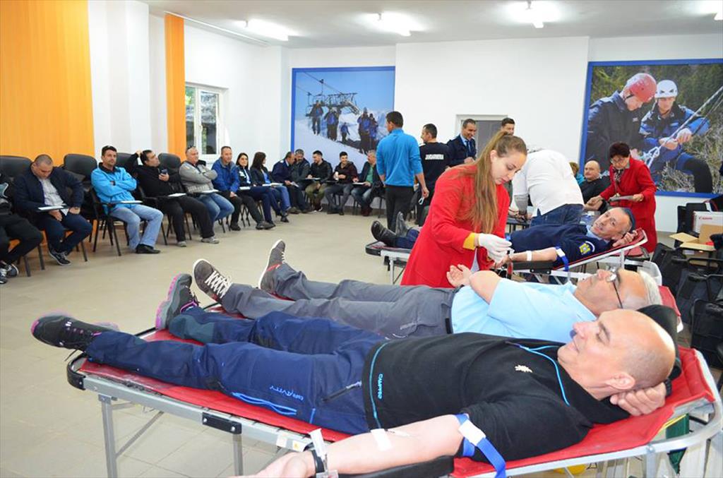 Jandarmii montani de la Sinaia au donat sânge pentru pacienții din spitale