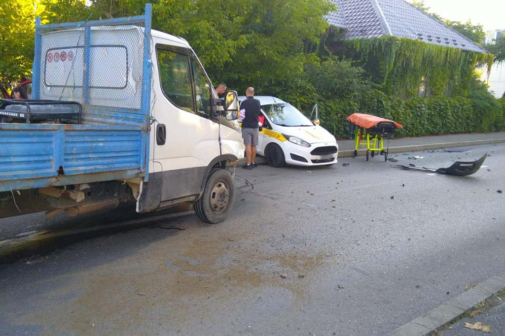 Accident pe Strada Plevnei, la intersecția cu Strada Simion Bărnuțiu