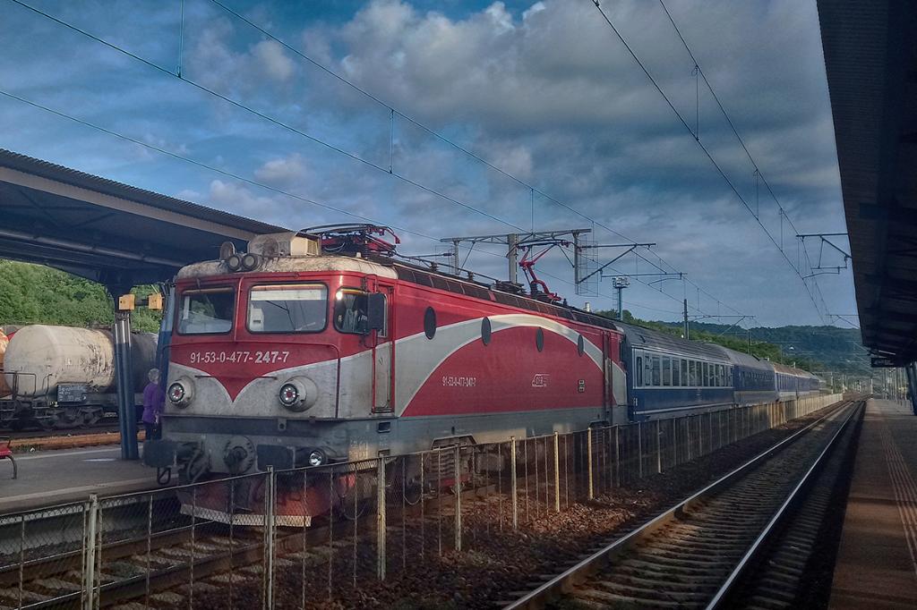 Din cauza unei datorii de peste 100 milioane lei, CFR a suspendat circulația mai multor trenuri, inclusiv în Prahova