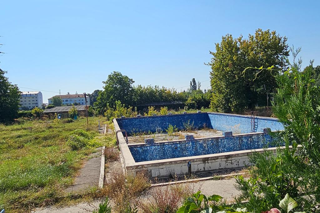 Consiliul Local Câmpina scoate din nou la licitație pentru concesionare ștrandul de la Casa Tineretului