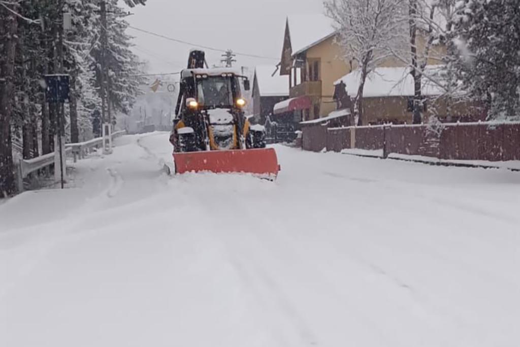Prima ninsoare serioasă în Prahova. Situația drumurilor