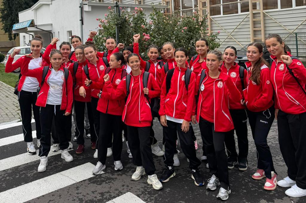 Victorie pentru fetele Denisei Toma în primul meci din turneul de handbal de la Făgăraș