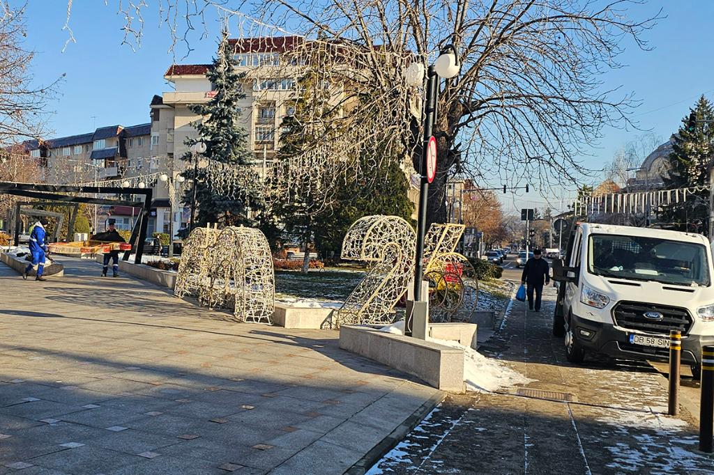 A început strângerea instalațiilor de iluminat de sărbători