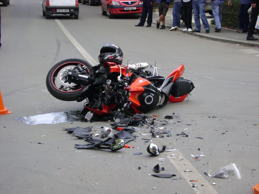 Accident pe DN1. Un motociclist a ajuns la spital