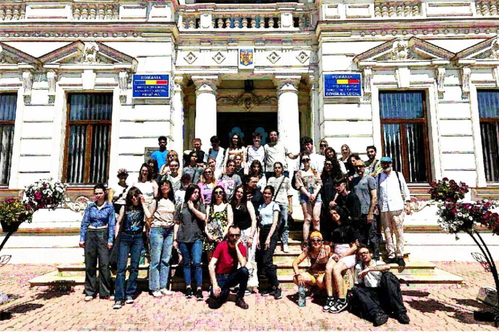 Tineri din șapte țări au transformat Câmpina într-o scenă a incluziunii sociale prin muzică