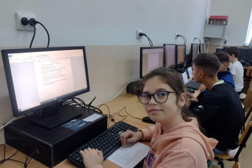 Clubul Copiilor Câmpina, unul dintre beneficiarii calculatoarelor donate în cadrul programului “Dăm Click pe România”