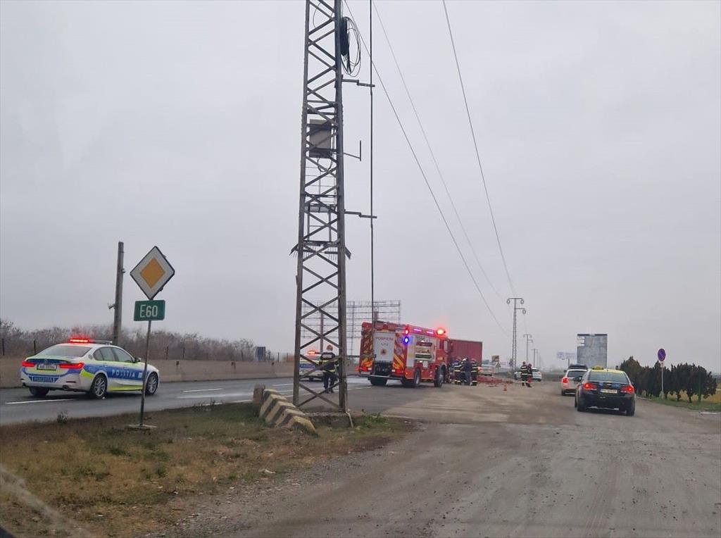 Accident între două TIR-uri pe DN1, la Bănești. Ambele benzi pe sensul Câmpina - Ploiești, blocate