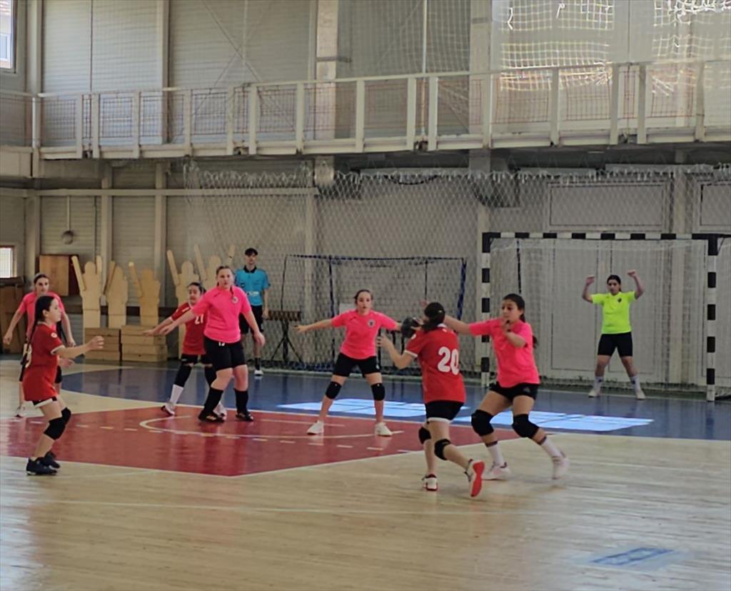 Turneu euroregional la handbal feminin, juniori IV, la Câmpina. Șapte meciuri în a doua zi