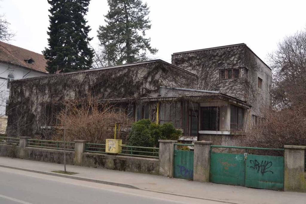 16 clădiri și terenuri din Câmpina sunt supraimpozitate din cauza mizeriei și degradării