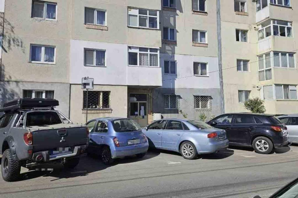 Valentin Crețu a ridicat o problemă serioasă: parcările care blochează accesul mijloacelor de intervenție în multe blocuri din Câmpina