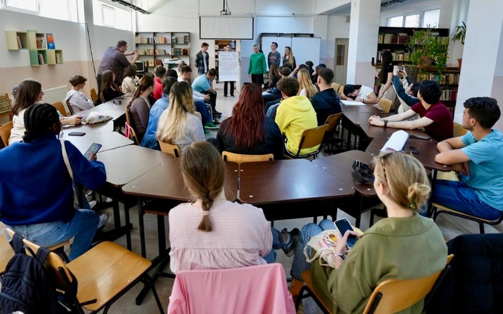 Tineri din cinci țări europene au explorat competențele verzi în satul Trăisteni din comuna Valea Doftanei